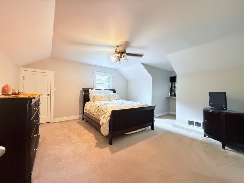 Guest Bedroom #1 - 2950 Cloverhurst Dr