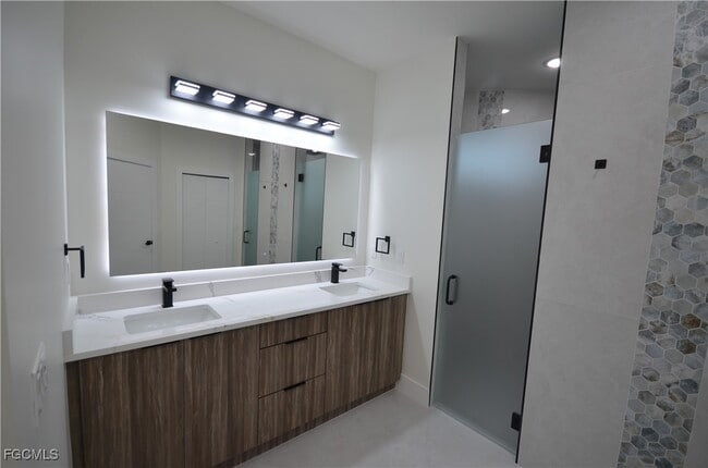 Building Photo - 2416 Diplomat Pkwy W