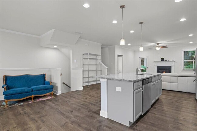 Building Photo - 2779 White Oak Ln