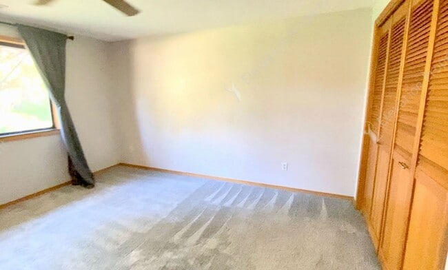 Building Photo - Nature Retreat on 0.6 Acres Near the Desch...