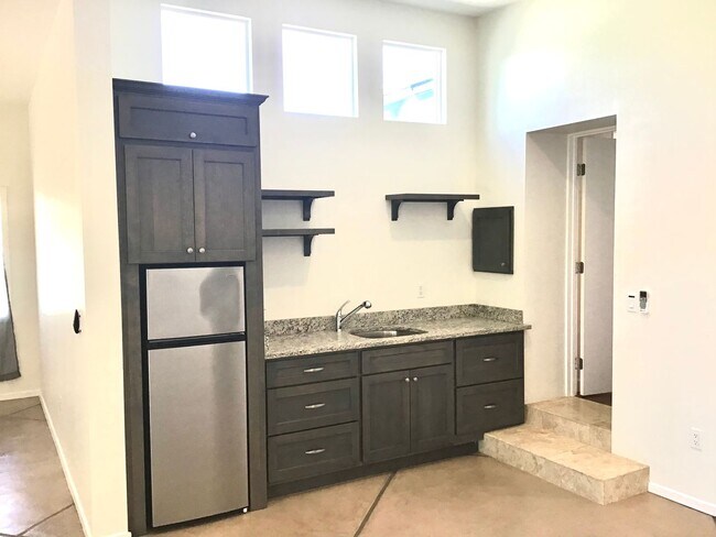 Building Photo - Modern, beautiful 3Bdrm, 2ba unfurnished i...