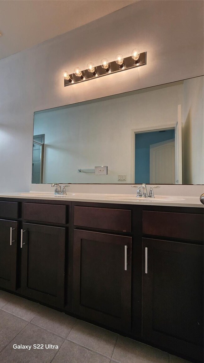 Building Photo - 3364 NW 10th Ave