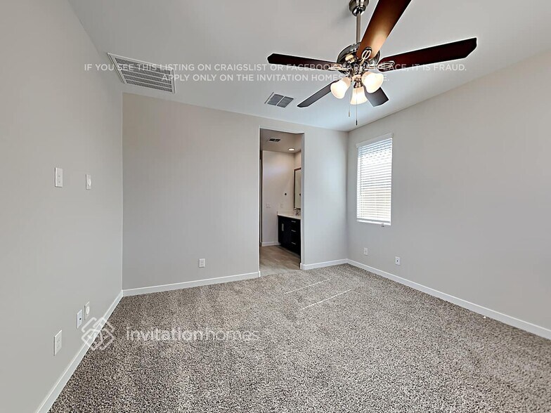 Building Photo - 18822 W Canterbury Dr