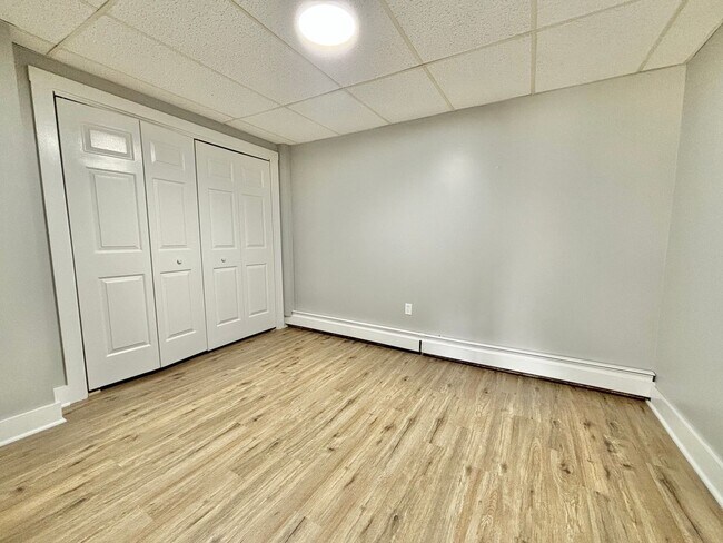 Building Photo - Beautiful one bedroom!