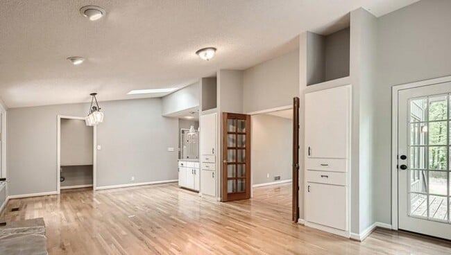 Building Photo - 38 Argyll Dr