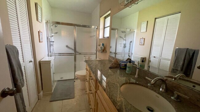 Building Photo - 6165 Sunny Pointe Cir