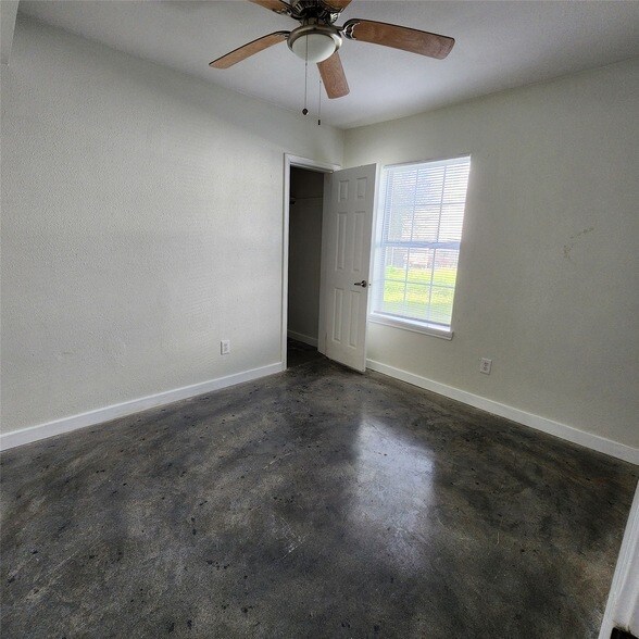 Building Photo - 4710 Pelican