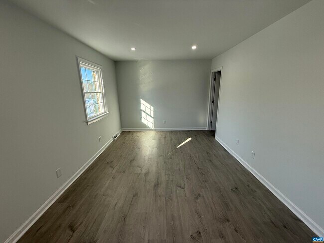 Building Photo - 120 Georgetown Green