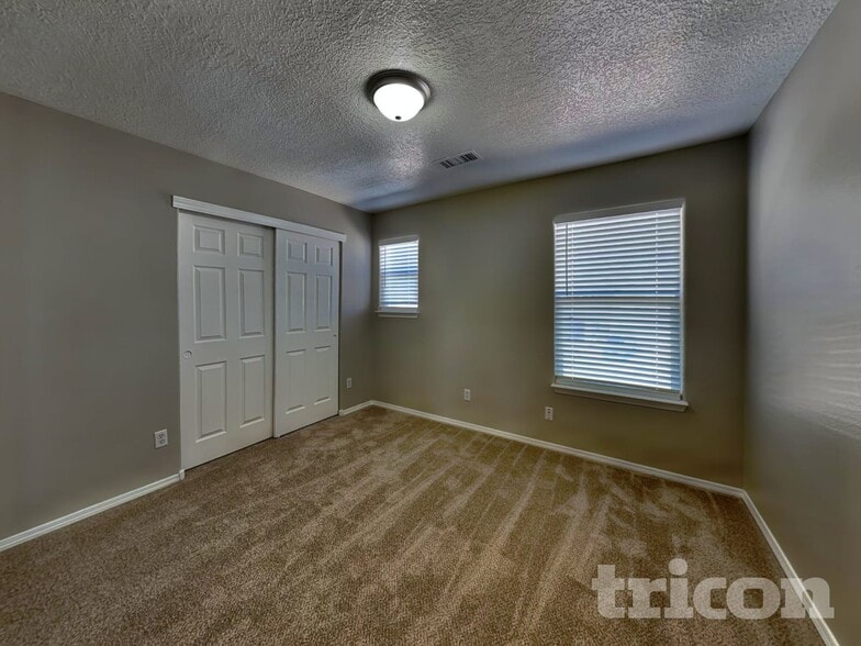 Building Photo - 5208 Clovis Ct NE