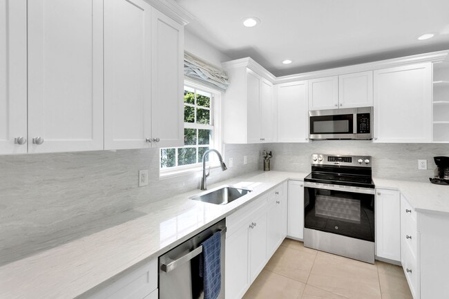 Building Photo - 211 Miraflores Dr