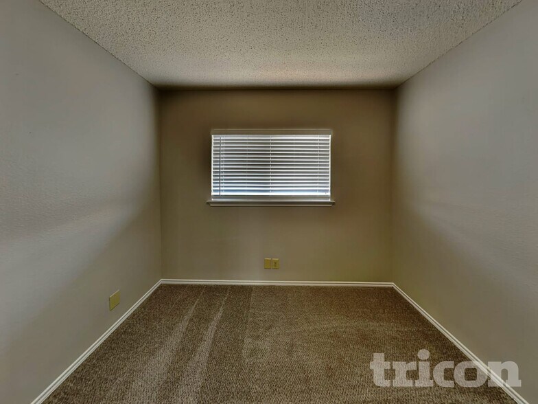 Building Photo - 1074 Stone Branch