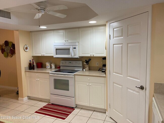 Building Photo - 8951 Lake Dr