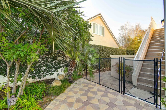 Building Photo - 4132 Prado De Las Cabras