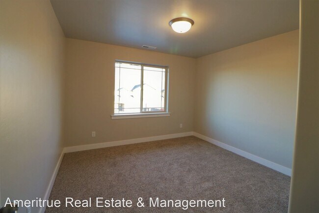 Building Photo - 3 br, 2 bath House - 577 N 220 E