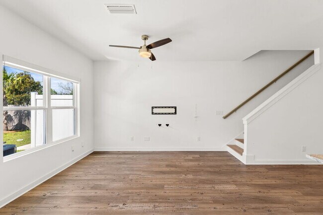 Building Photo - 409 N Gay Ave