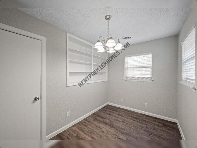 Building Photo - 5413 Odessa Ave