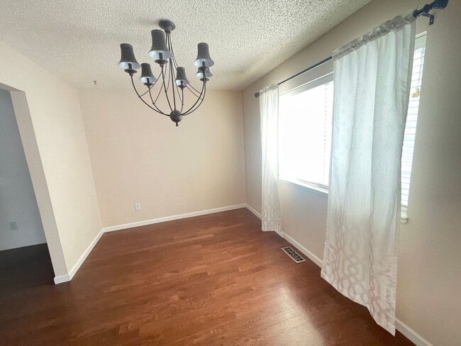 Building Photo - Northgate Village -  3 bedroom, 2.5 bath T...