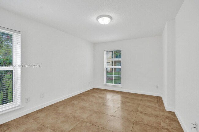 Building Photo - 949 Riverside Dr