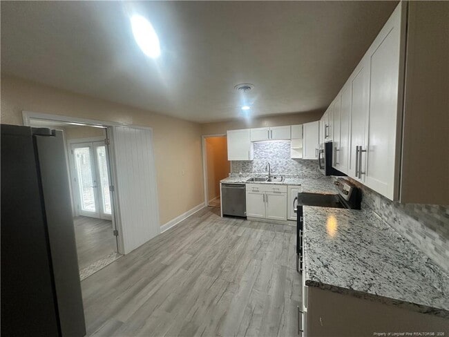 Building Photo - 6120 Conaway Dr