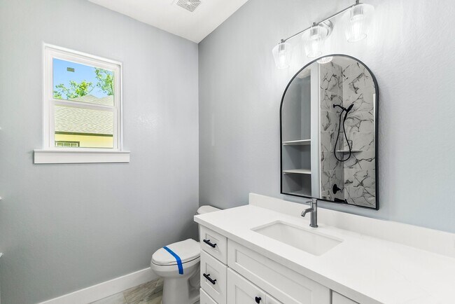 Building Photo - 244 Fawn Dr