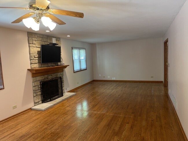 Building Photo - 601 Barbary Ln