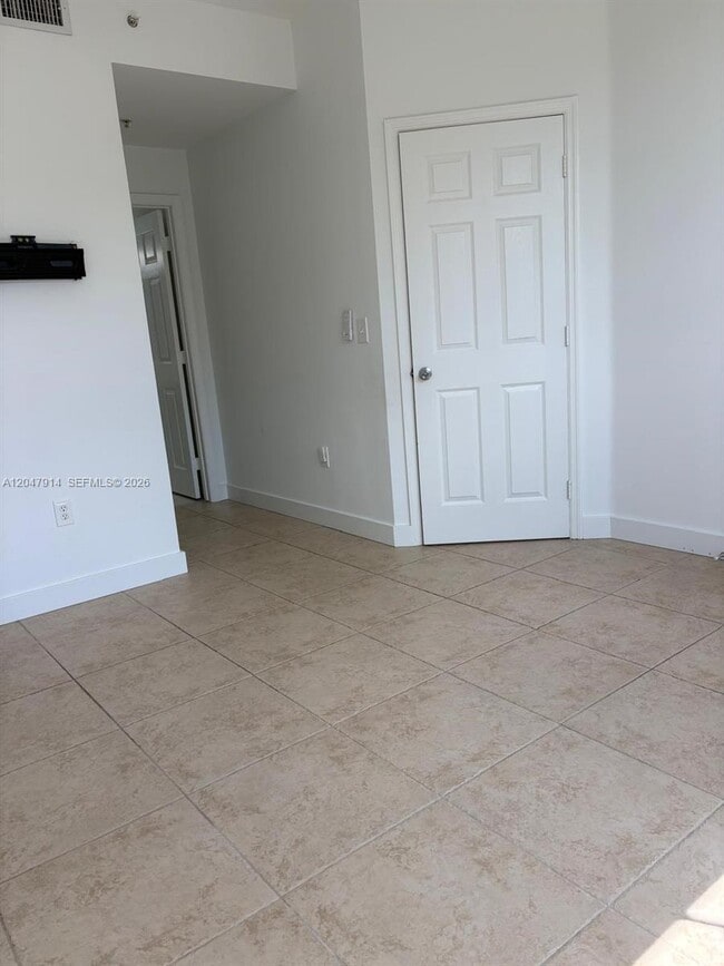 Building Photo - 2080 Greenview Shores Blvd