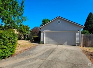 Building Photo - 3Bd/2Ba Single Story Home-Available to View!