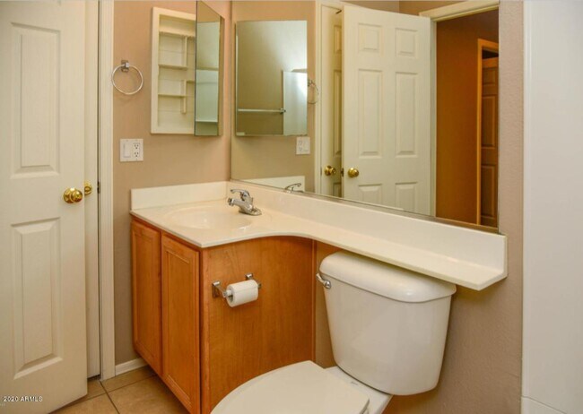 Building Photo - 1428 E Hopkins Rd