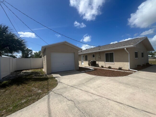Building Photo - 5173 Pineland Ave