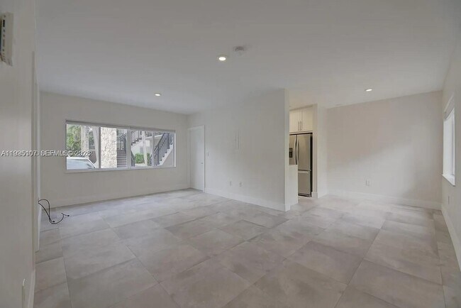 Building Photo - 81 Edgewater Dr