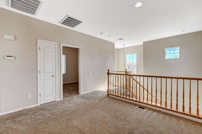 Building Photo - Summerlin Home - 3 Bedrooms + Small Loft +...