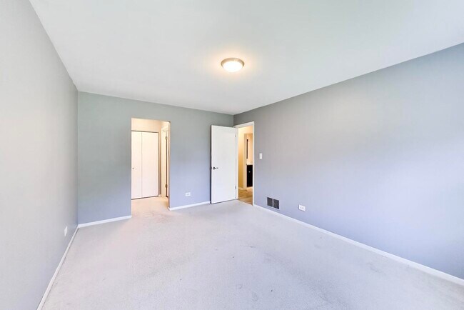 Building Photo - 106 Regency Dr