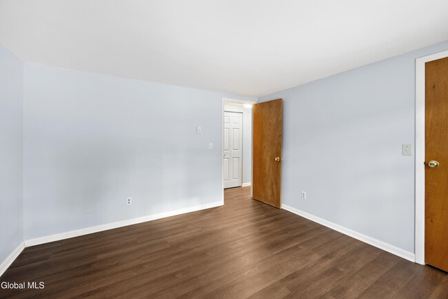 Building Photo - 9 Wake Robin Rd