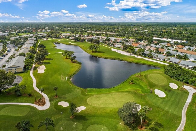 Building Photo - 226 Moccasin Trail W