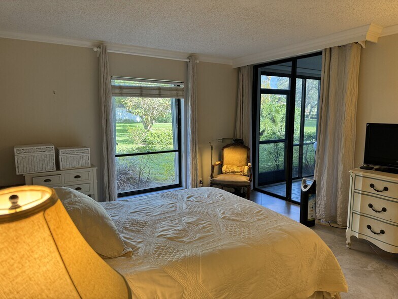 Building Photo - 14 Turtle Creek Dr