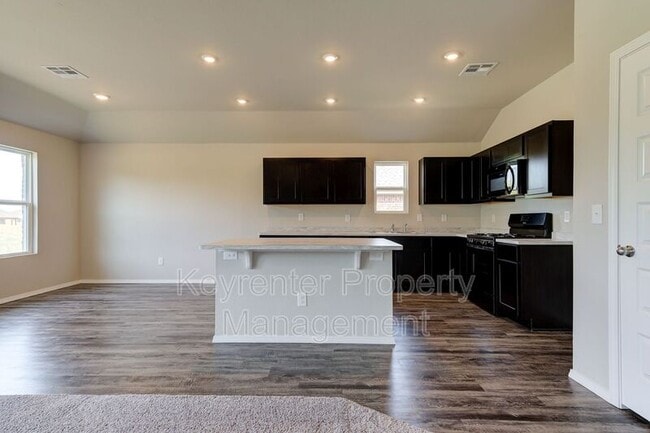 Building Photo - 755 Foxtail Dr