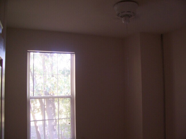 Building Photo - 3 Level Townhome- Odenton, MD