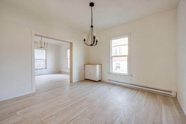 Building Photo - Remodeled 2 Bedroom Home Near WSU & Downto...