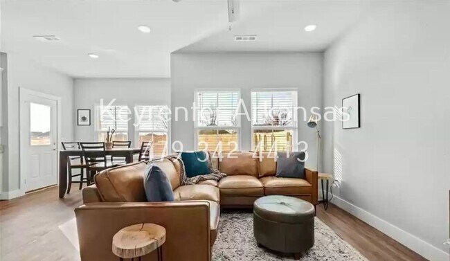 Building Photo - 3003 SW Garrison Ln