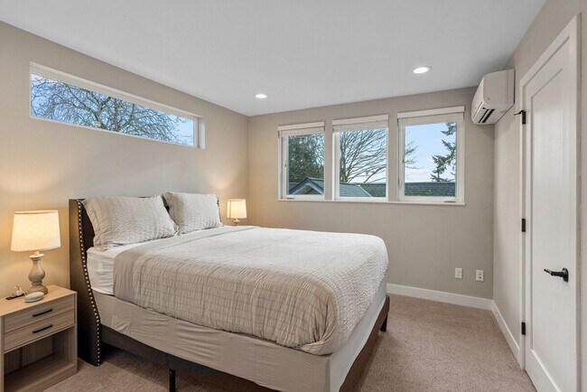 Building Photo - 305 18th Ave