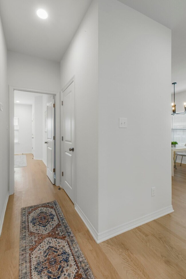 Building Photo - 240 Richards St