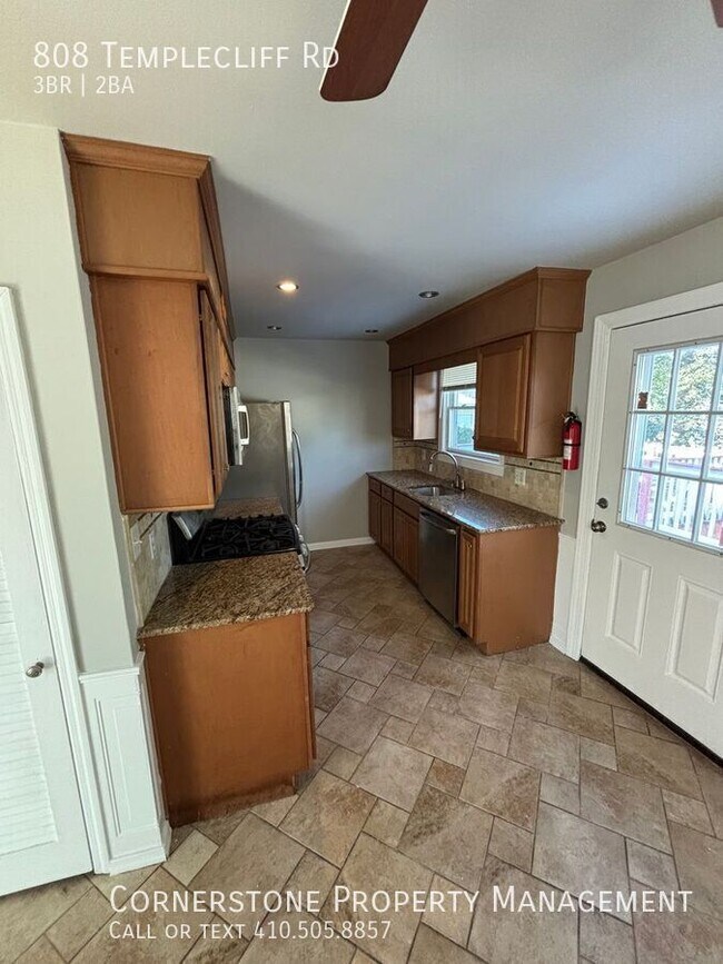 Building Photo - 808 Templecliff Rd