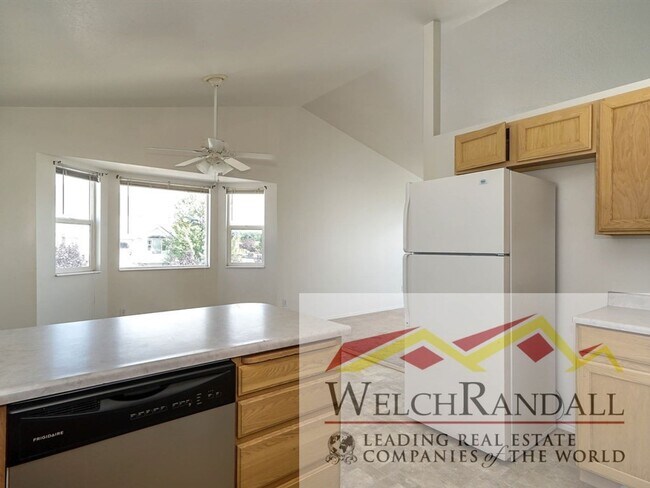 Building Photo - 5 Bedroom Riverdale Home.