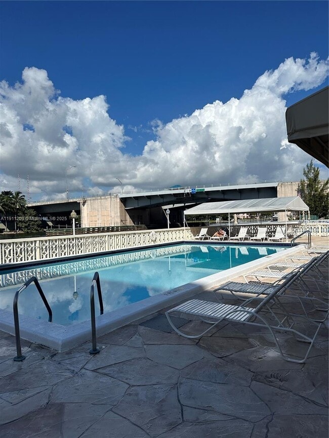 Building Photo - 1825 S Ocean Dr