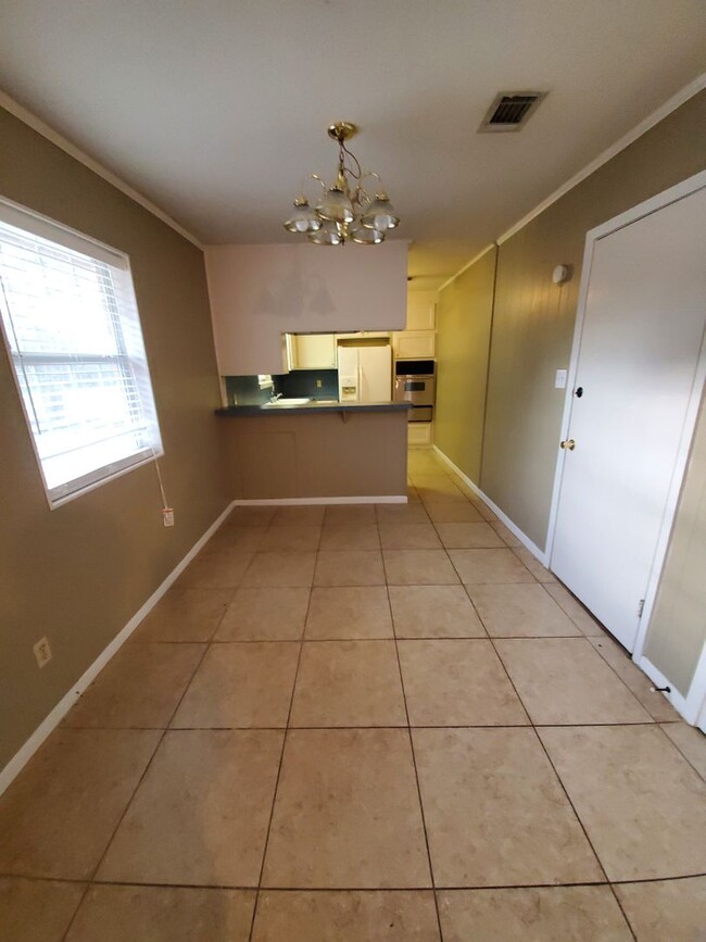 Building Photo - College Station - 3 Bedrooms / 2 bath Hous...