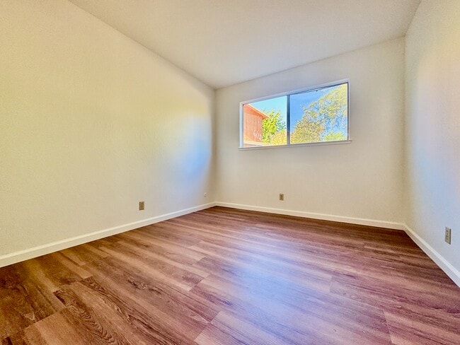 Building Photo - 772 Privet Ct