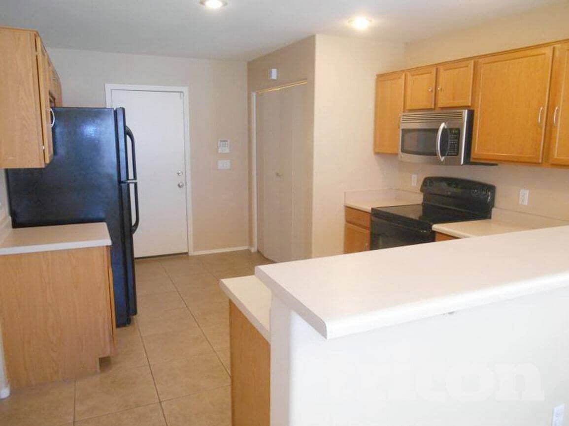 Building Photo - 1116 W Villa Maria Dr