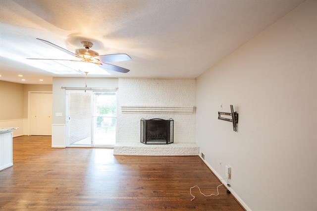 Building Photo - 118 N Lois Ln