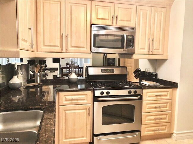 Building Photo - 270 E Flamingo Rd