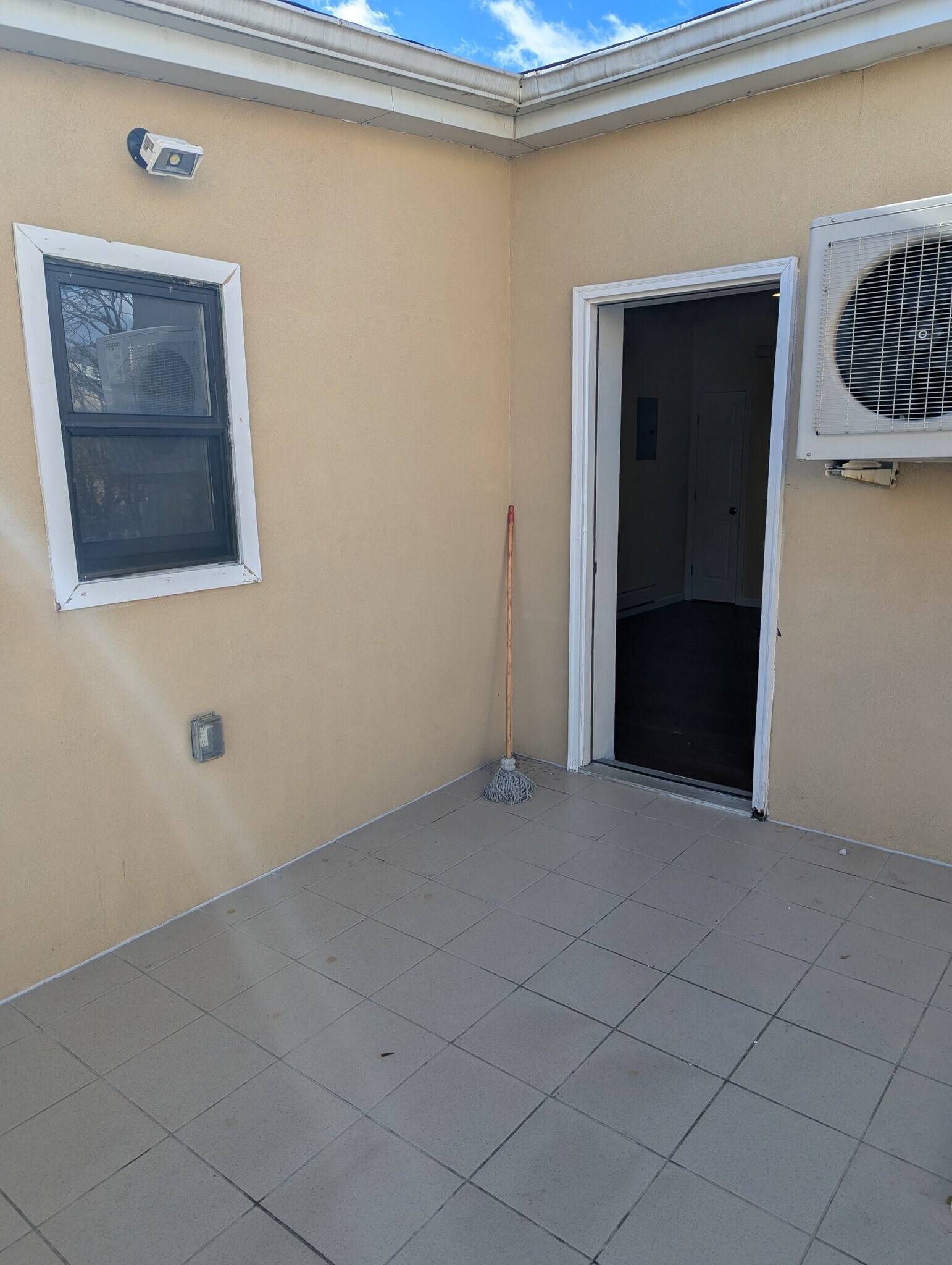 Building Photo - 135 Montgomery Ave